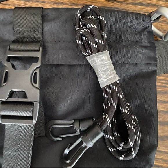 Athleta Oslo Crossbody Waistbag Black - Picture 4 of 5